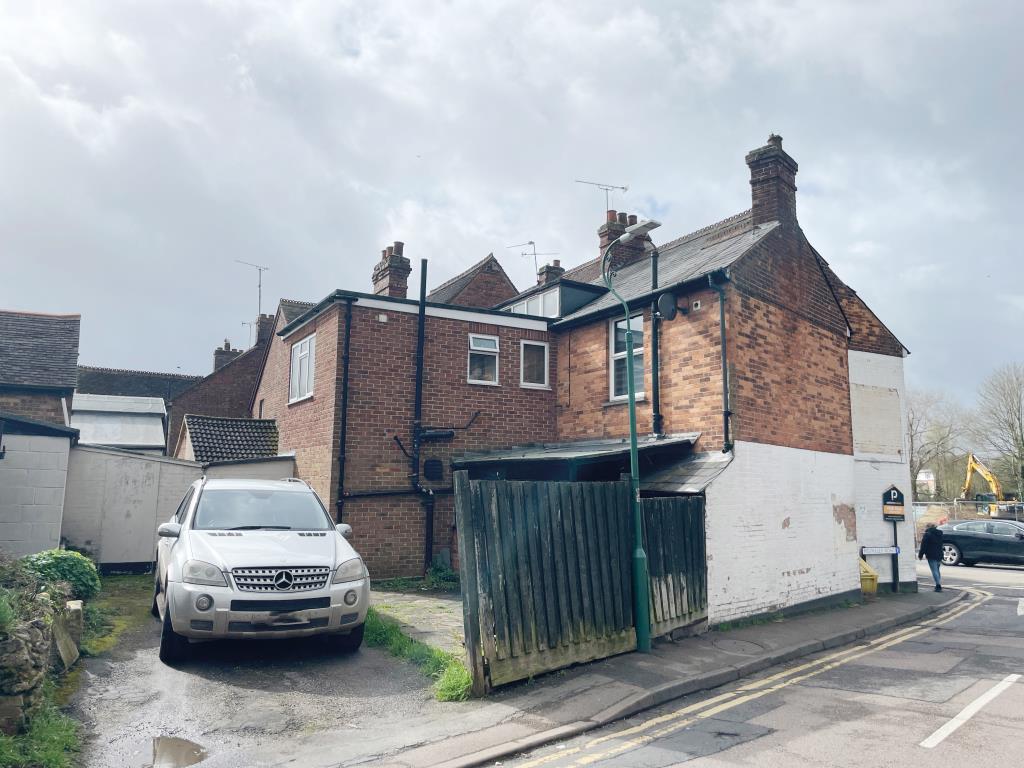 Lot: 101 - RETAIL AND RESIDENTIAL PREMISES WITH PLANNING FOR THREE ADDITIONAL FLATS AT REAR -